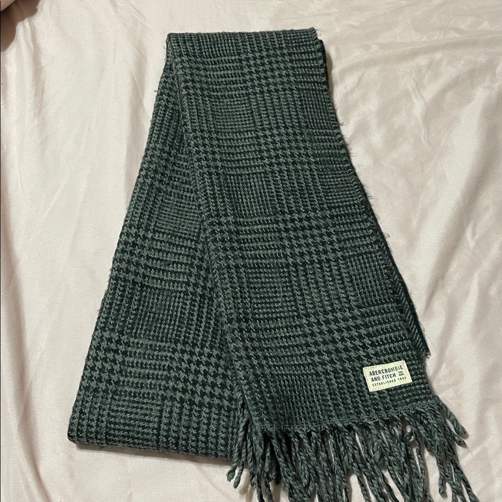 Abercrombie & Fitch Men’s Warm Plaid Gray Winter Fashion Scarf
